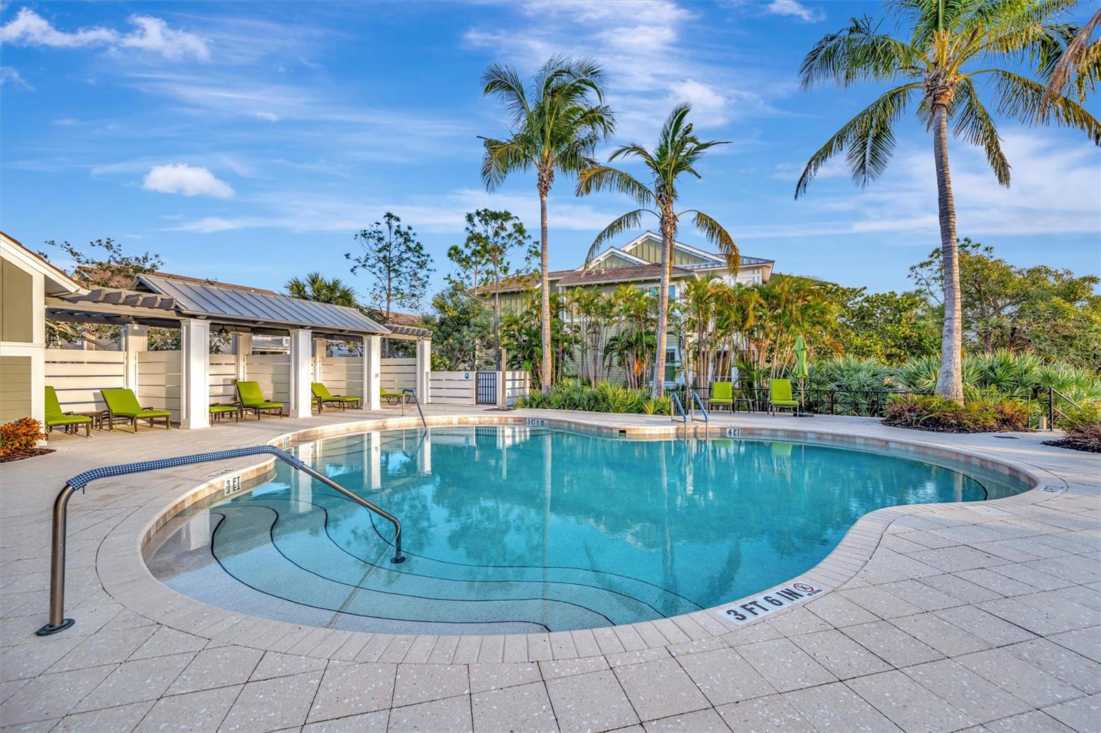 Image 73 of 95 For 246 Sapphire Lake Drive 201