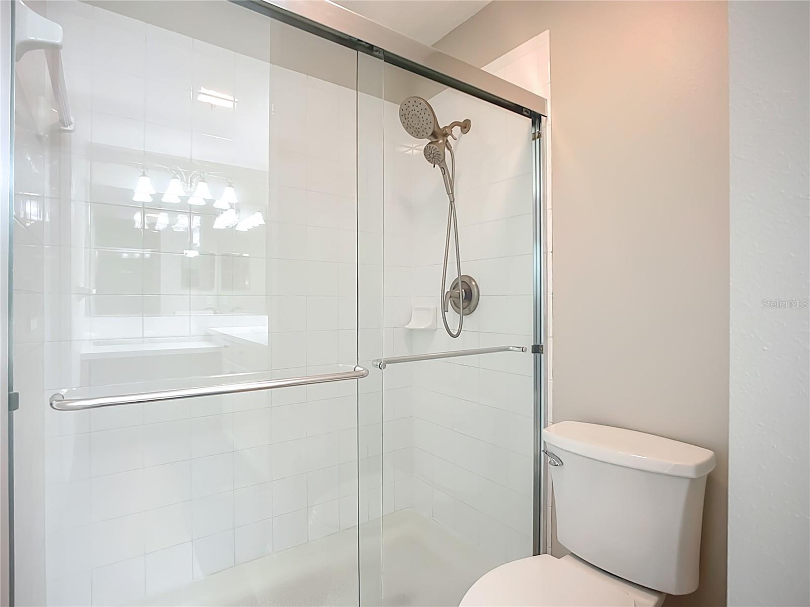 Image 25 of 45 For 8355 Glenrose Way 112