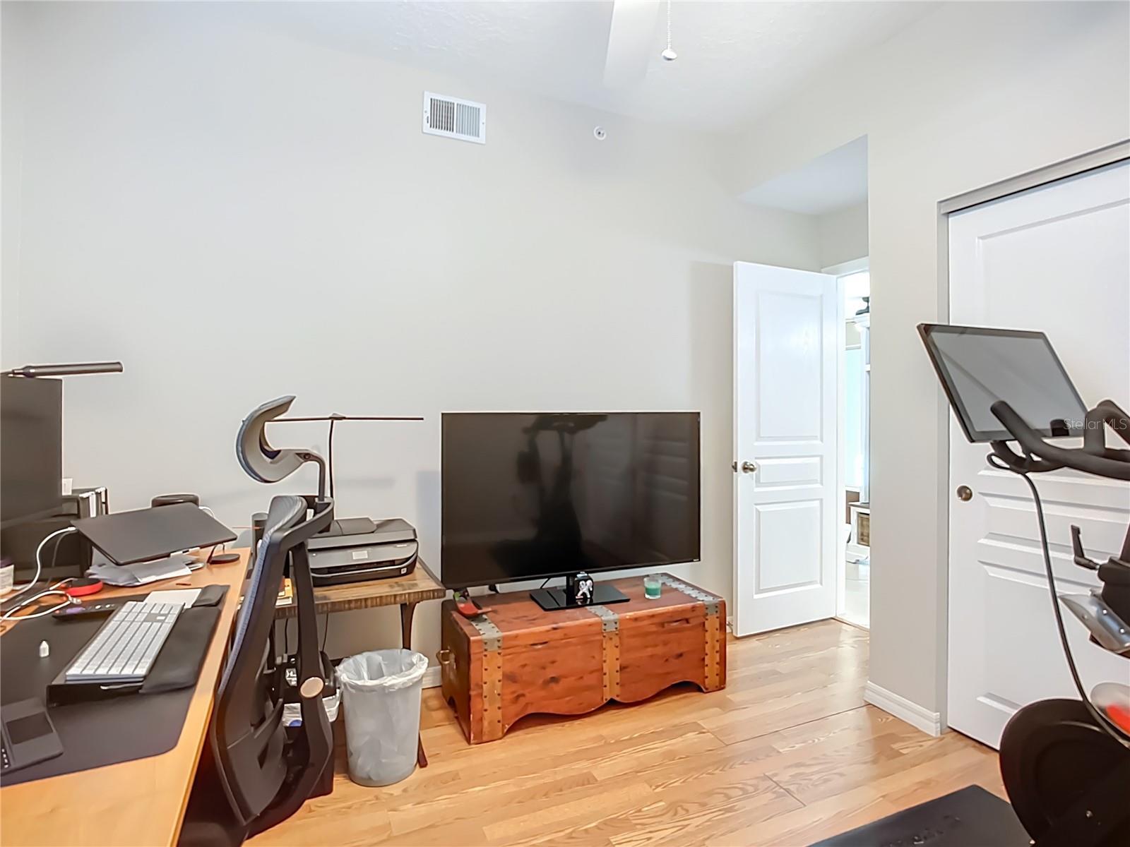 Image 26 of 45 For 8355 Glenrose Way 112