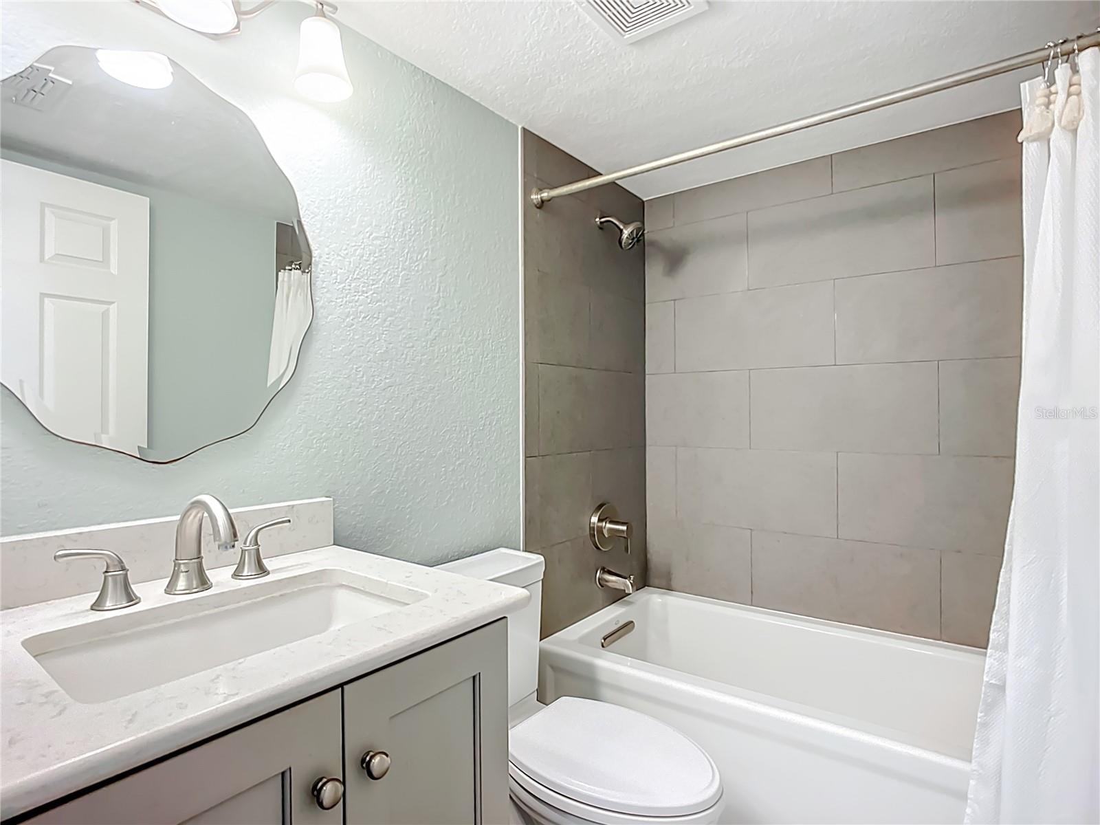 Image 5 of 52 For 4240 Breezeway Boulevard 325