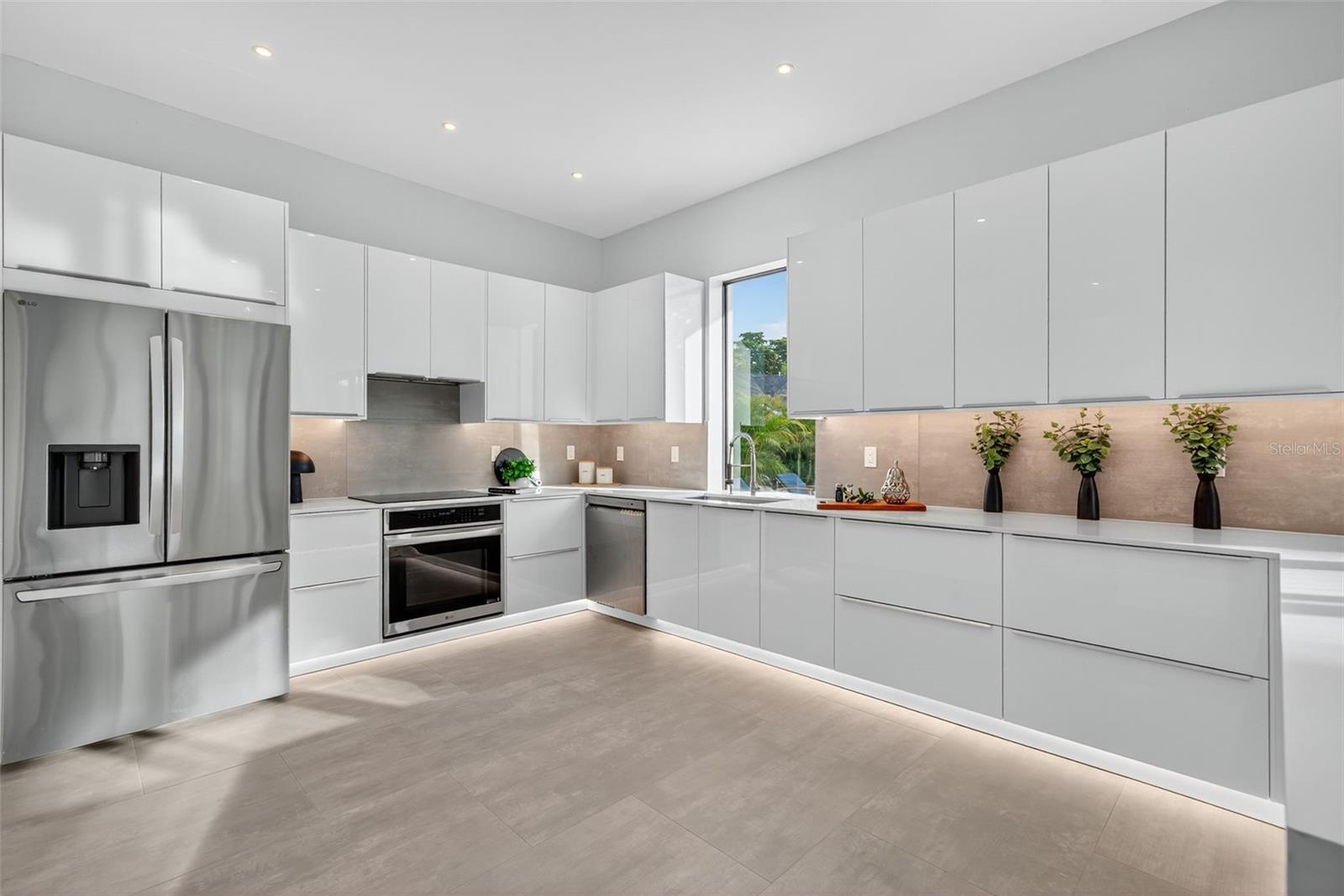 Image 16 of 40 For 2306 Valencia Drive