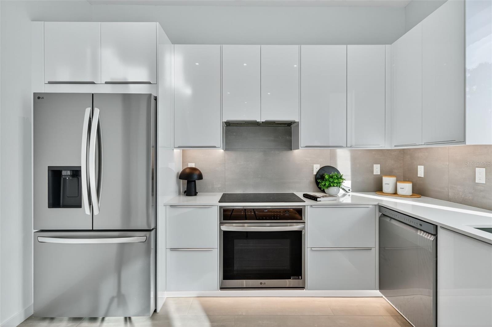 Image 18 of 40 For 2306 Valencia Drive