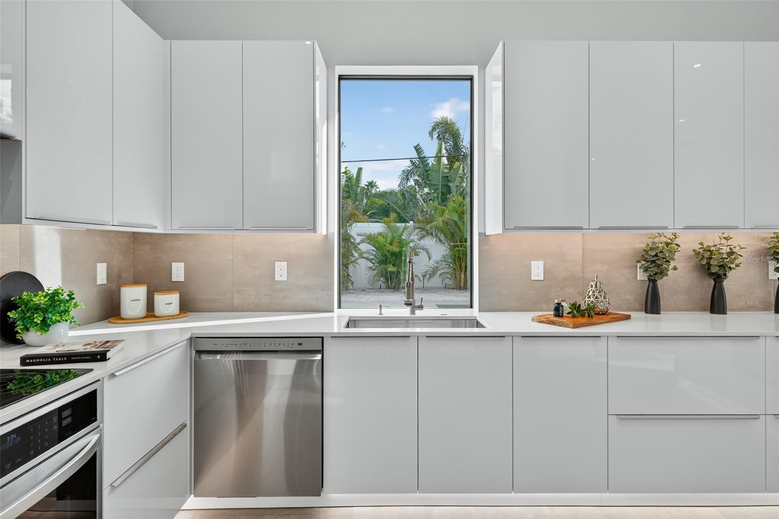 Image 19 of 40 For 2306 Valencia Drive