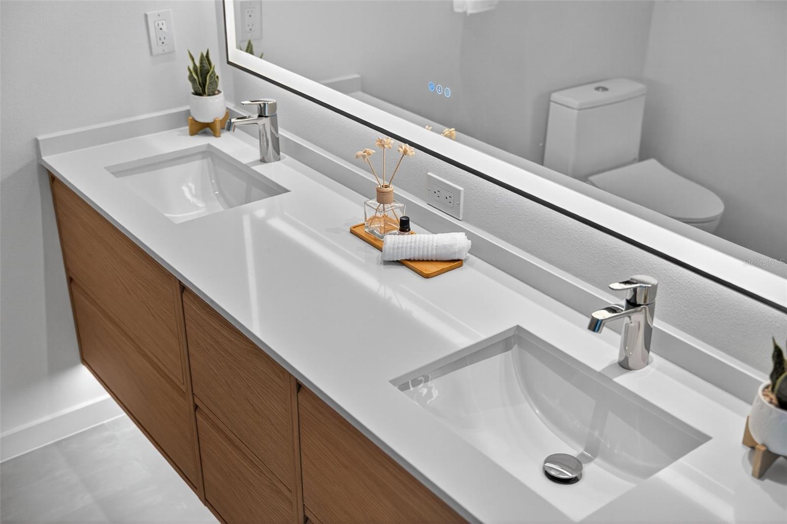 Image 27 of 40 For 2306 Valencia Drive