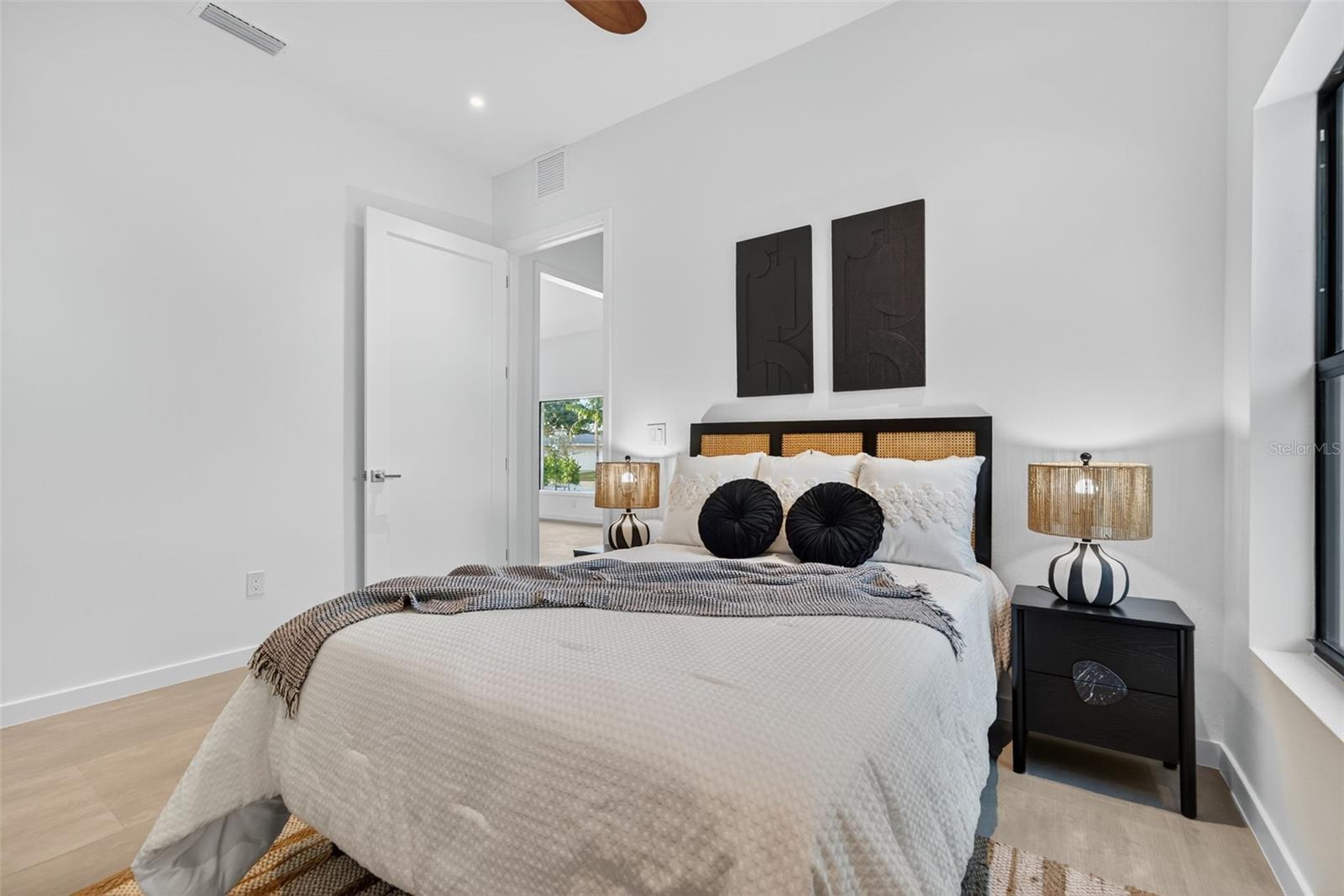 Image 29 of 40 For 2306 Valencia Drive