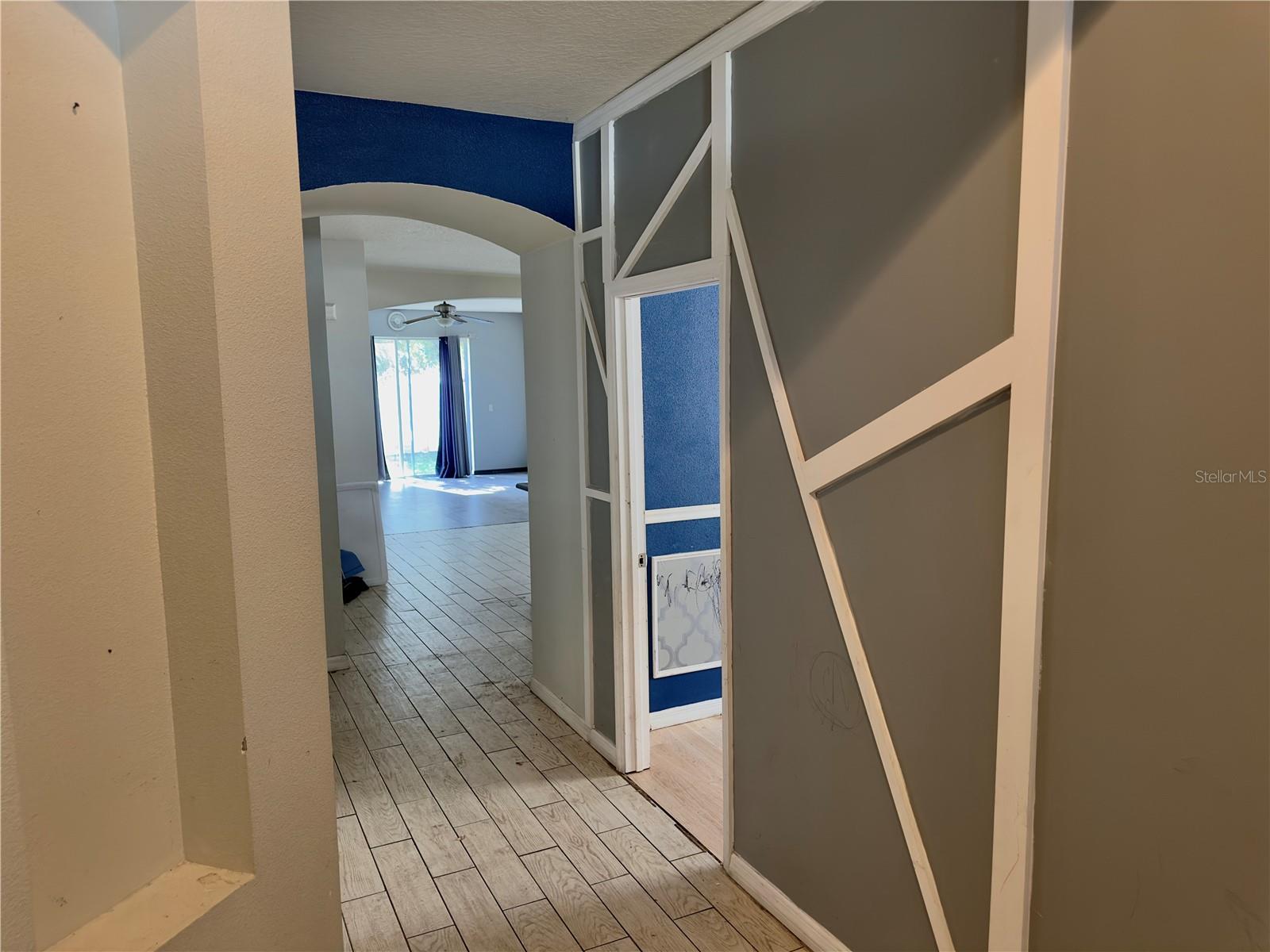 Listing photo id 3 for 403 Thicket Crest Road