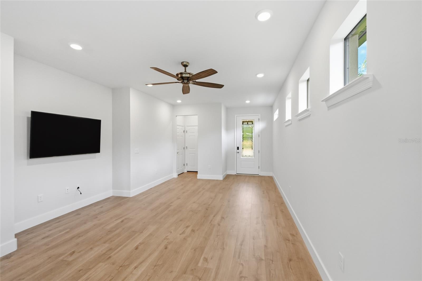 Image 14 of 56 For 17029 Hampton Falls Terrace