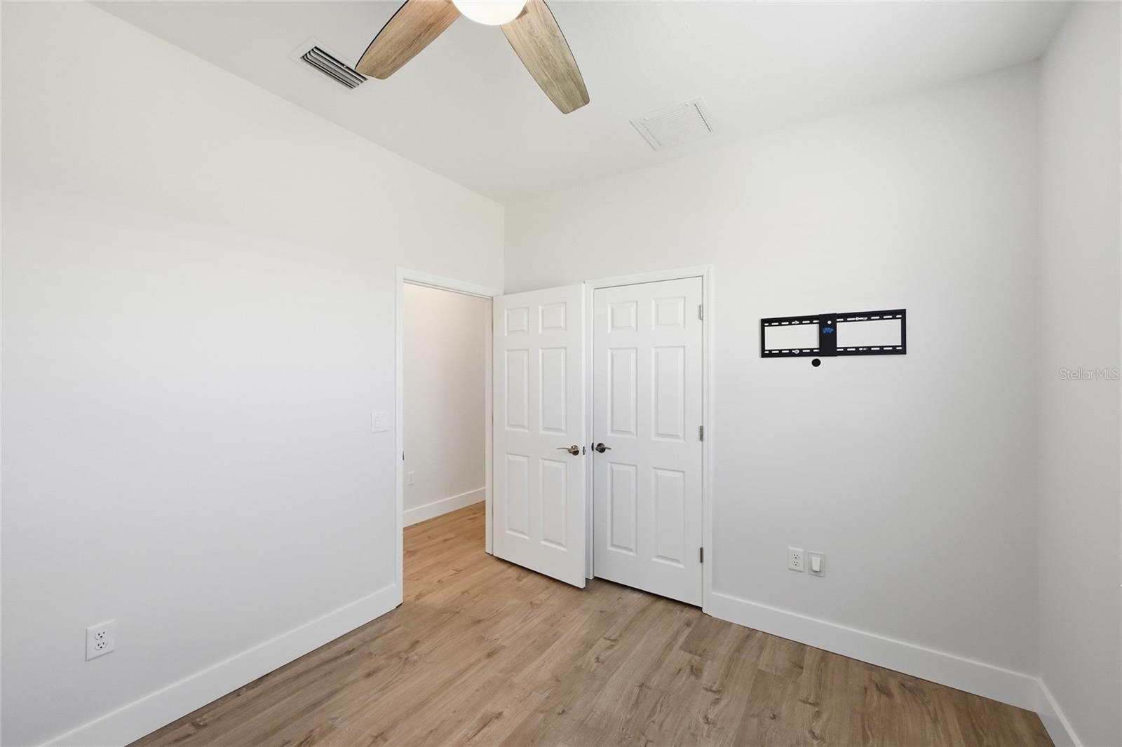 Image 32 of 56 For 17029 Hampton Falls Terrace