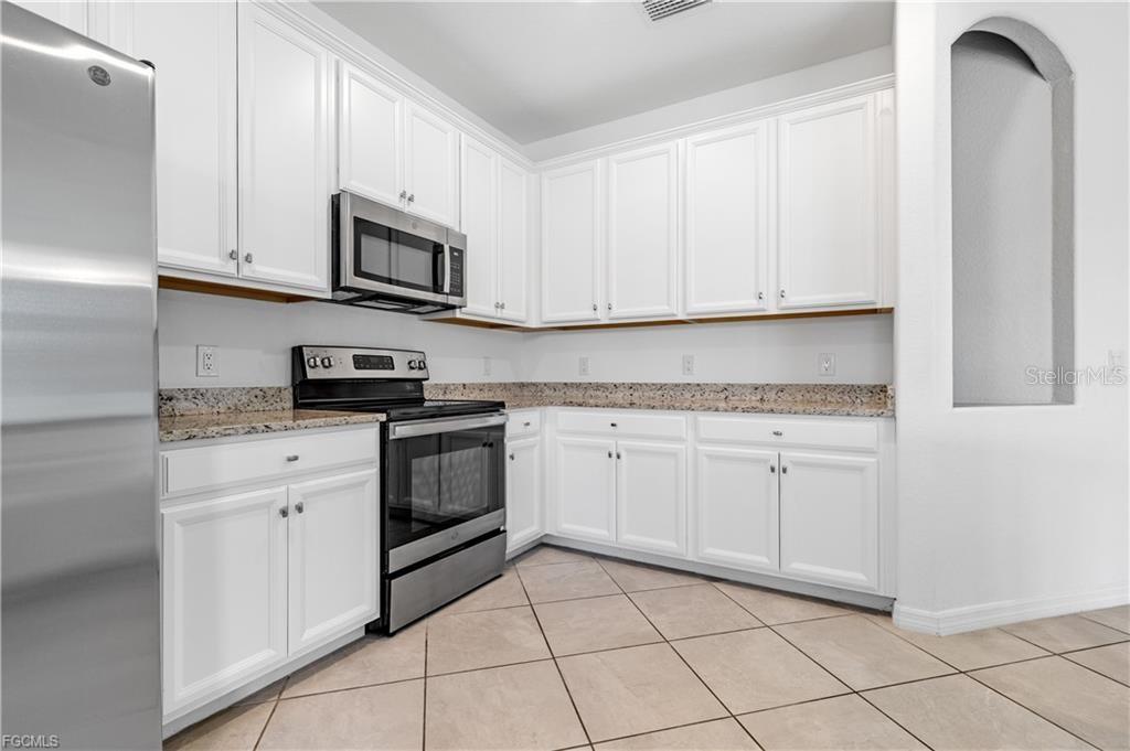 Image 16 of 49 For 3296 Altimira Drive