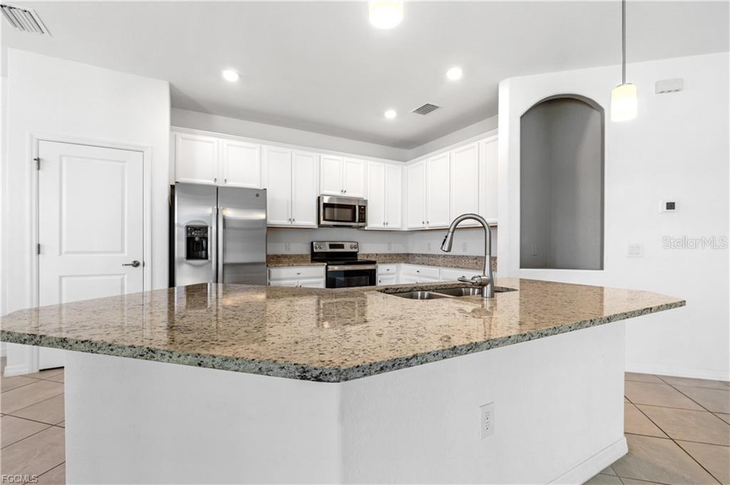 Image 18 of 49 For 3296 Altimira Drive