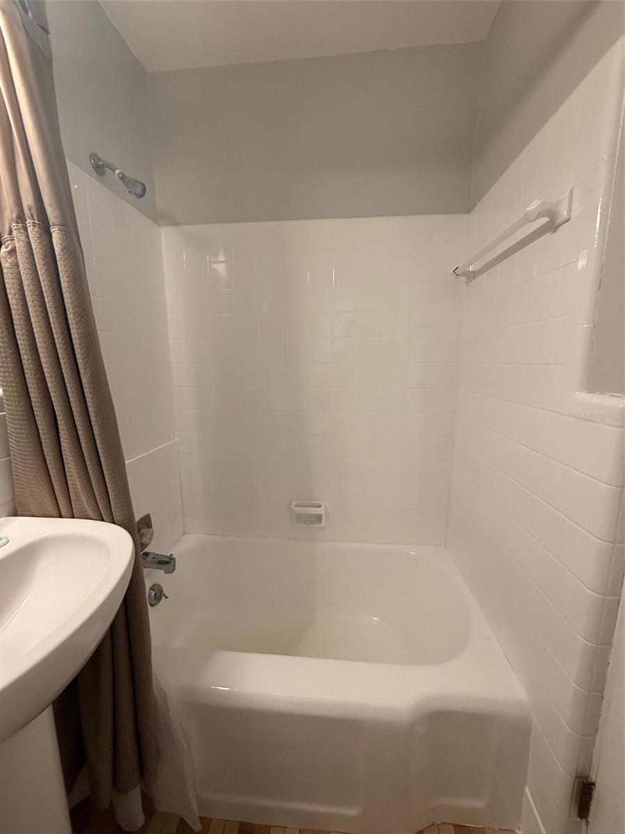 Image 22 of 29 For 170 Roosevelt Drive 6