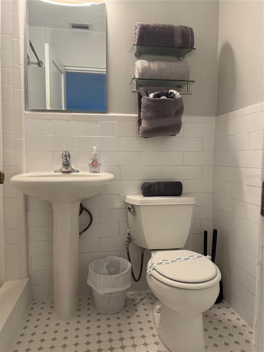 Image 23 of 29 For 170 Roosevelt Drive 6