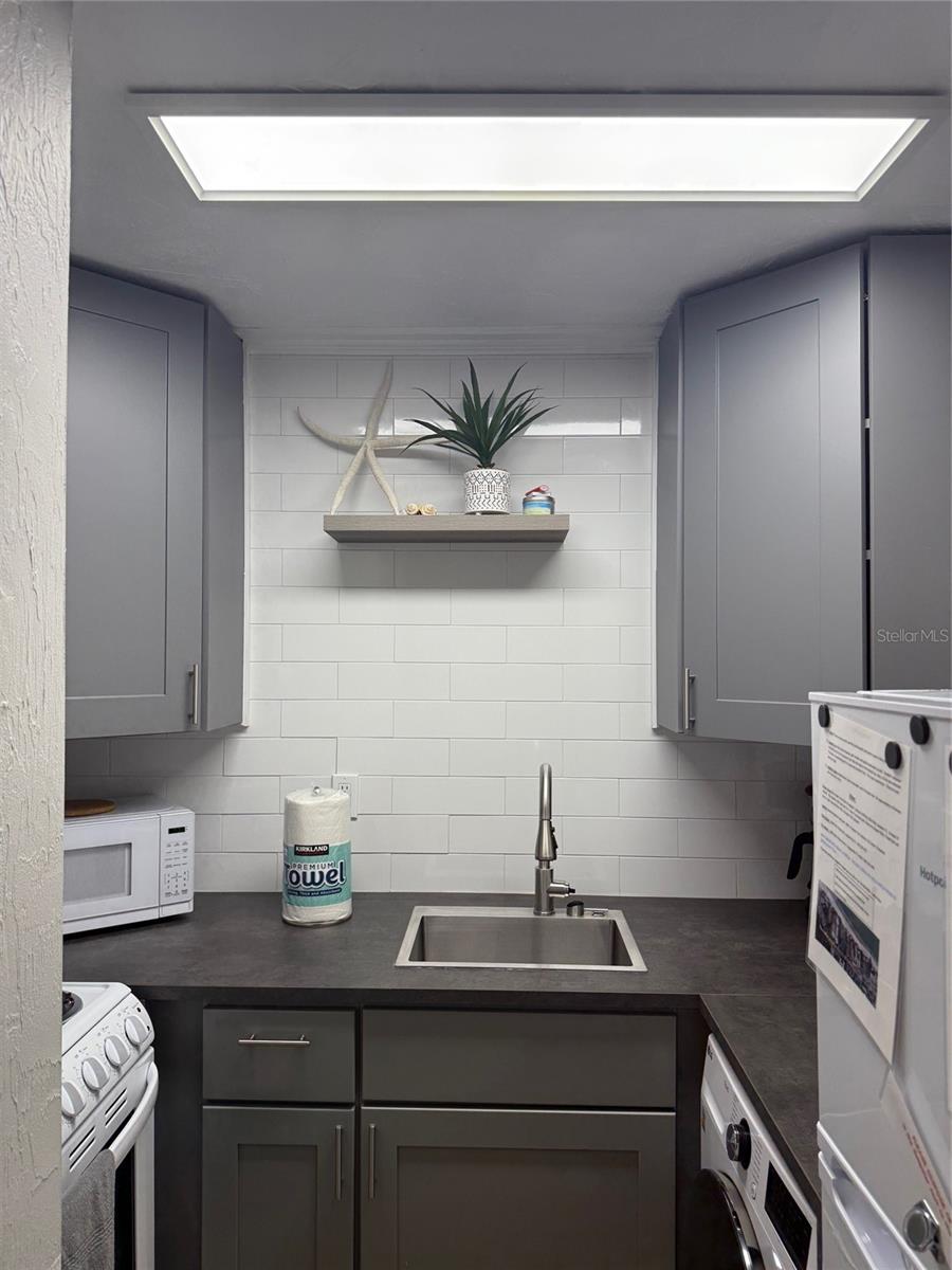 Image 6 of 29 For 170 Roosevelt Drive 6