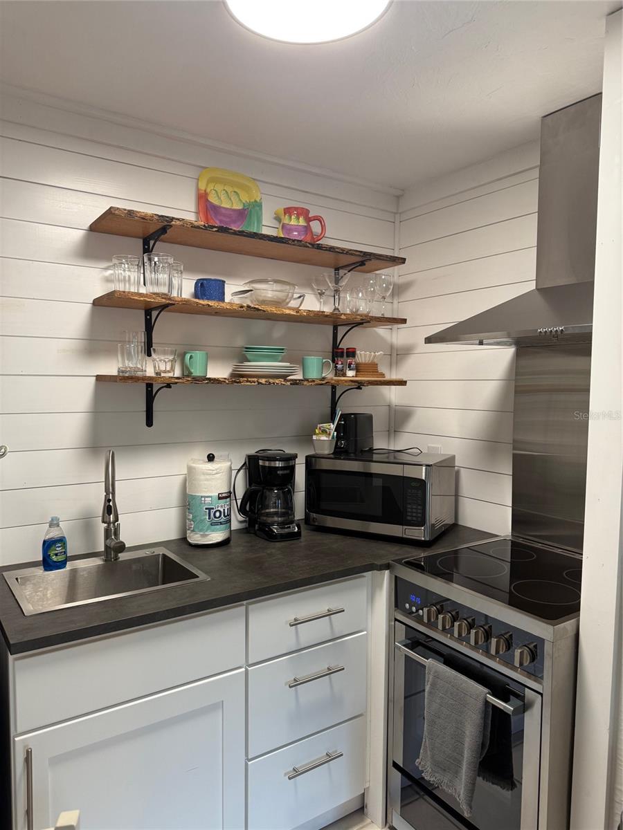 Image 9 of 29 For 170 Roosevelt Drive 6