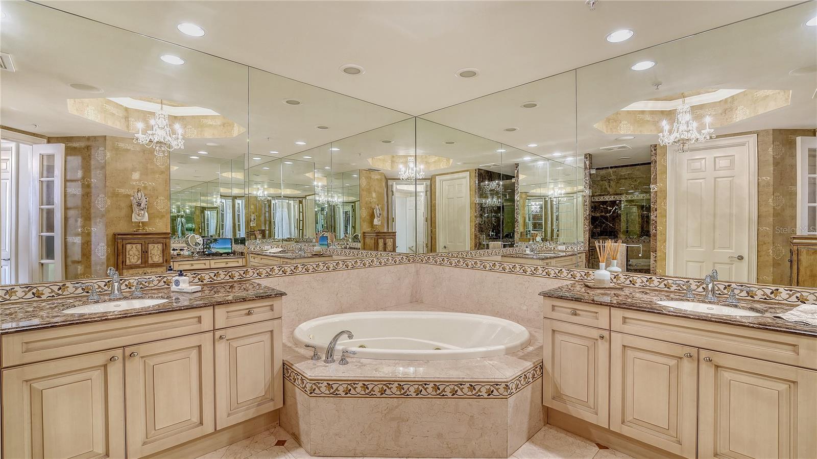 Image 26 of 47 For 1300 Benjamin Franklin Drive 505