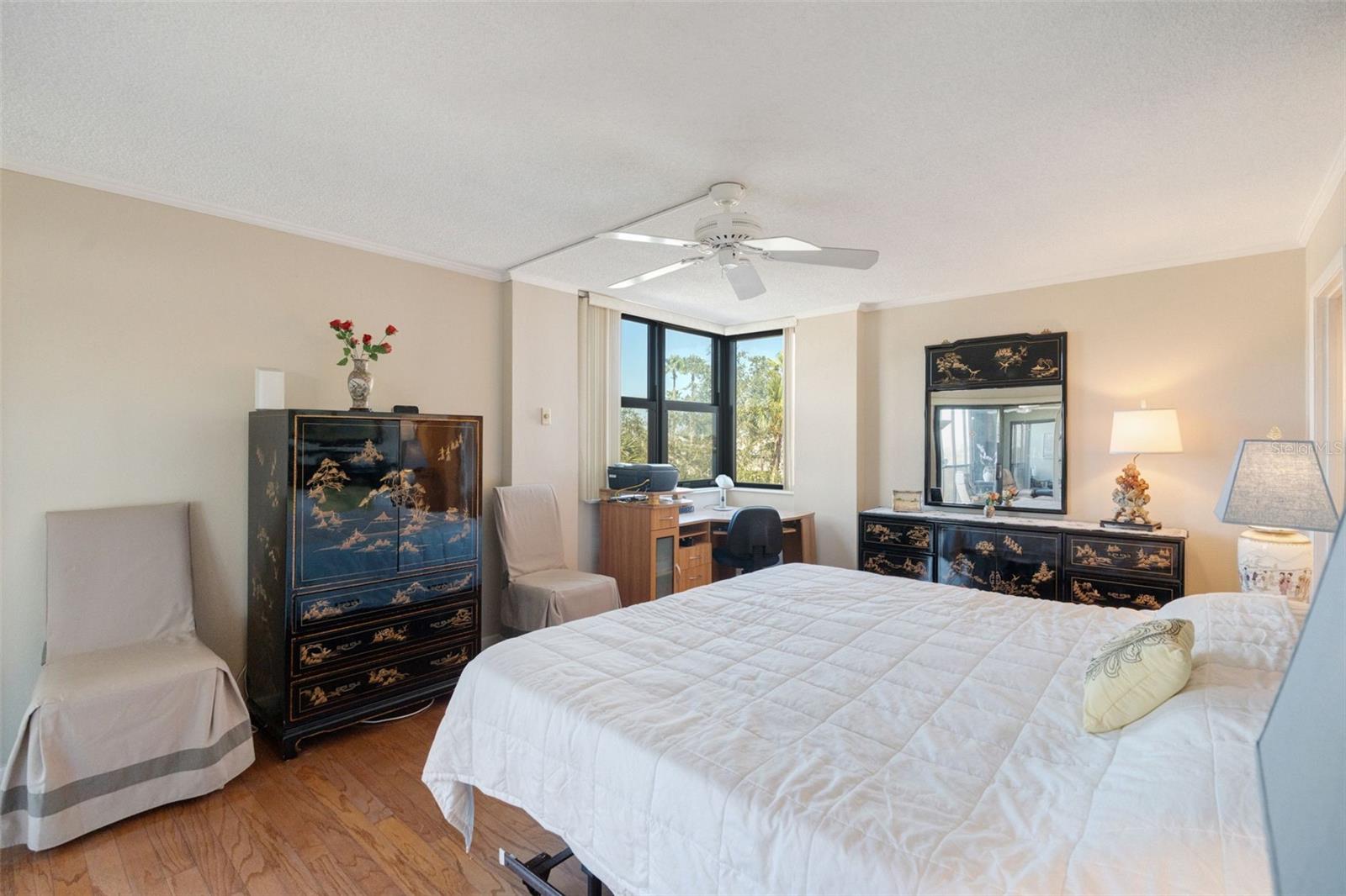 Image 15 of 40 For 5855 Midnight Pass Road 318