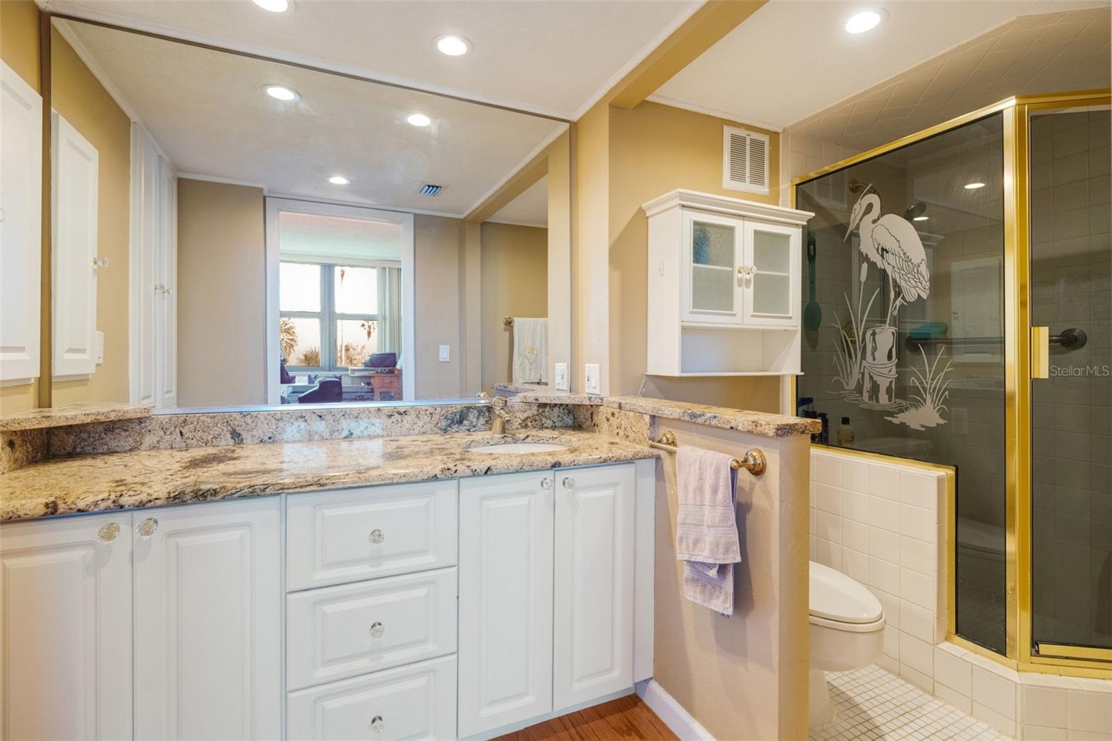 Image 16 of 40 For 5855 Midnight Pass Road 318