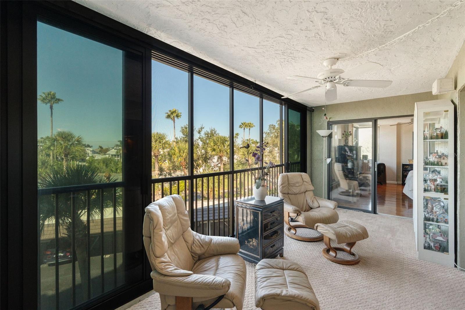 Image 22 of 40 For 5855 Midnight Pass Road 318