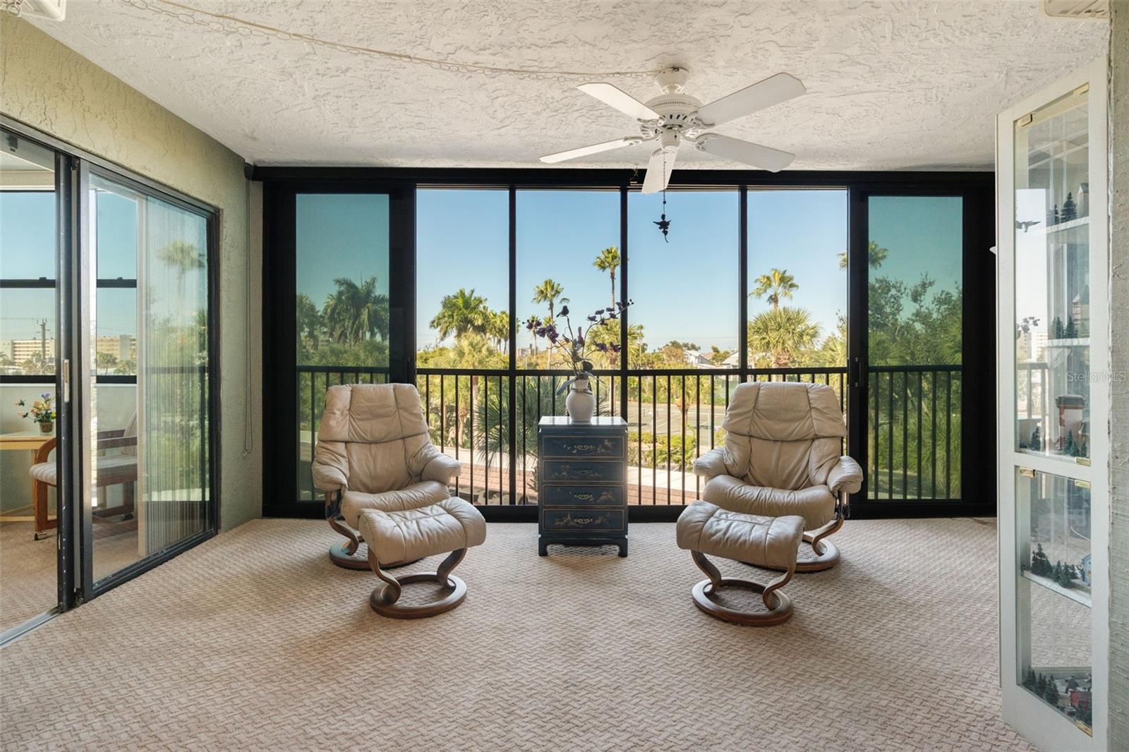 Image 23 of 40 For 5855 Midnight Pass Road 318