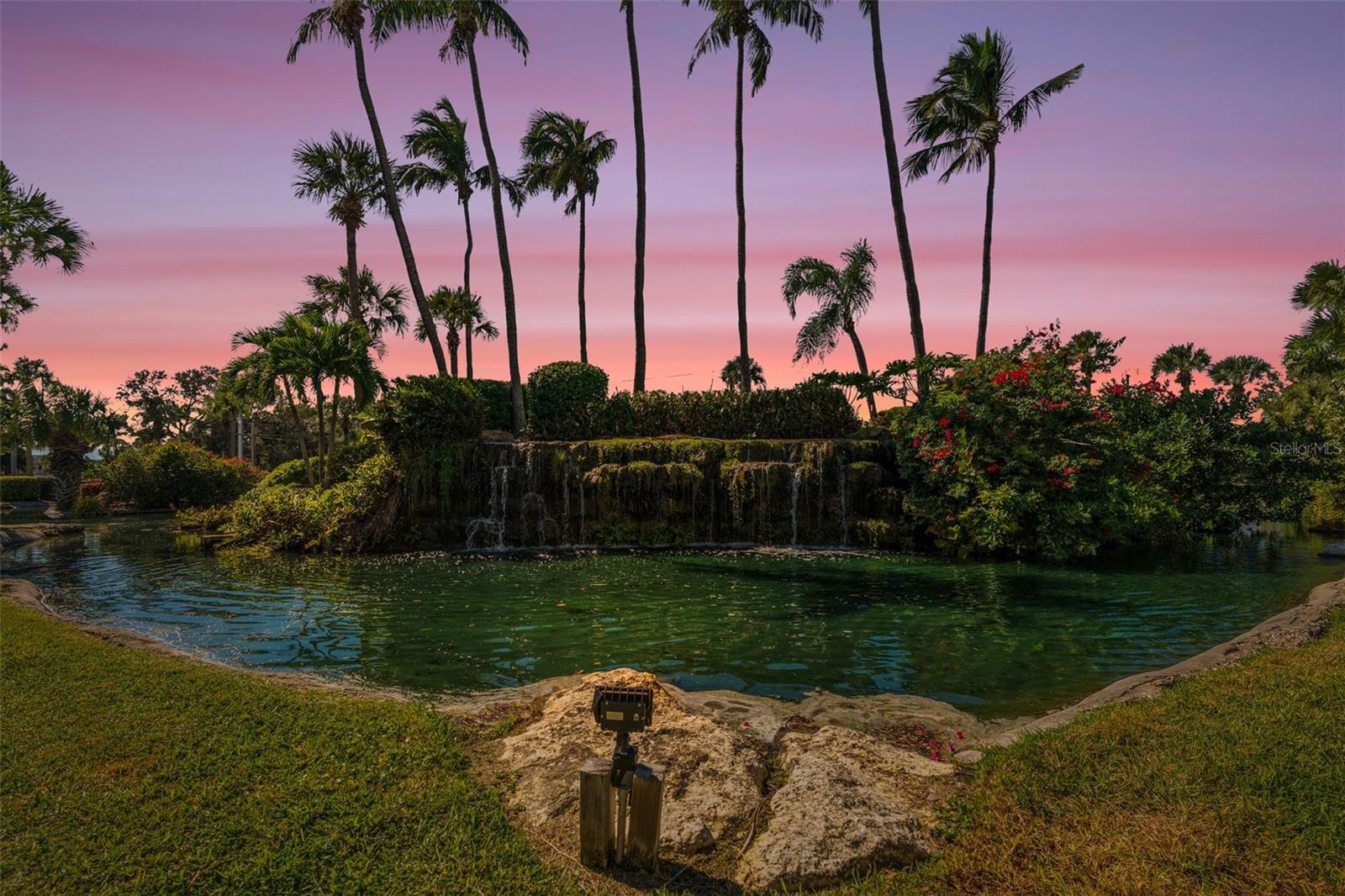 Image 25 of 40 For 5855 Midnight Pass Road 318