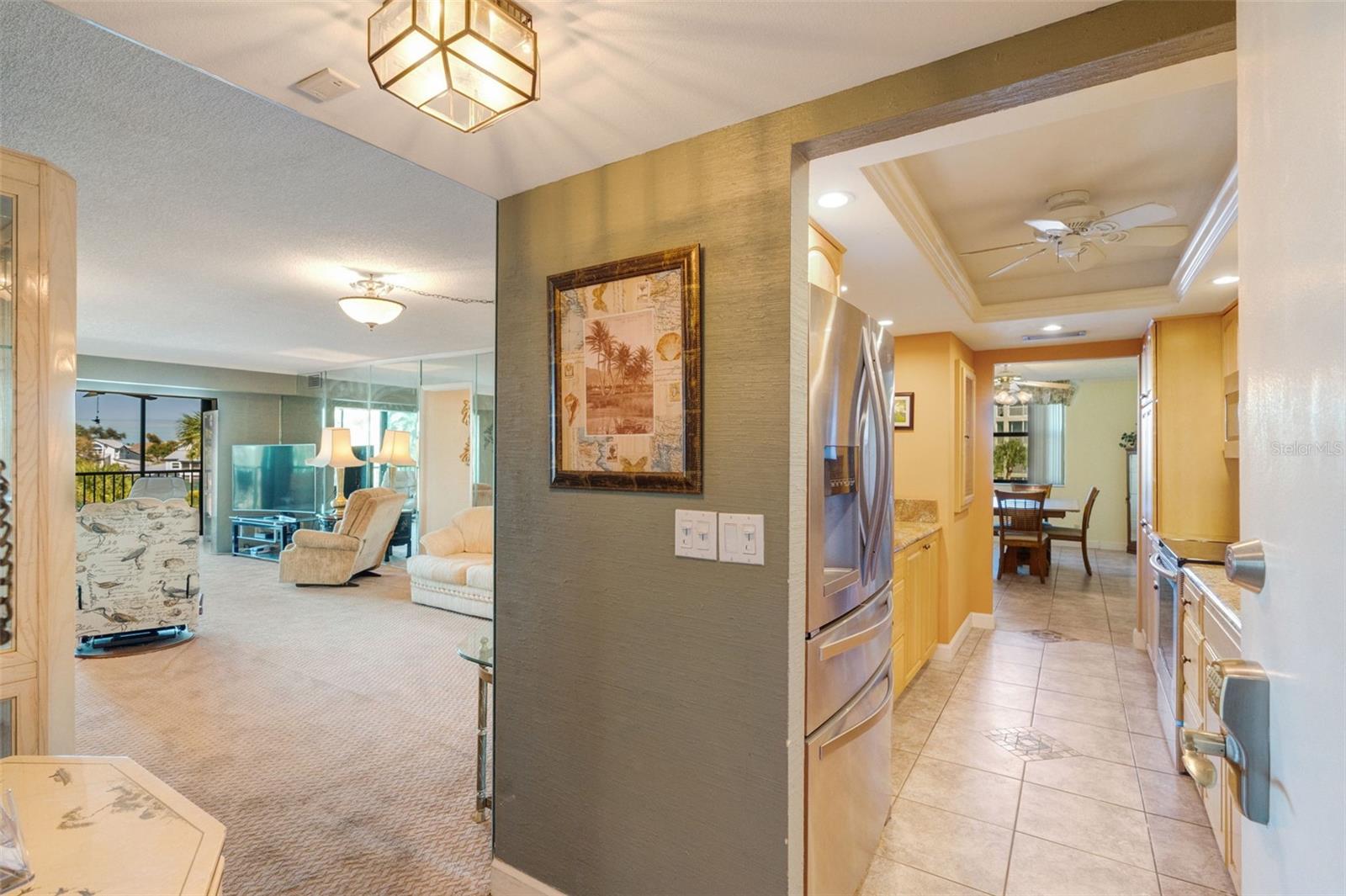 Image 8 of 40 For 5855 Midnight Pass Road 318