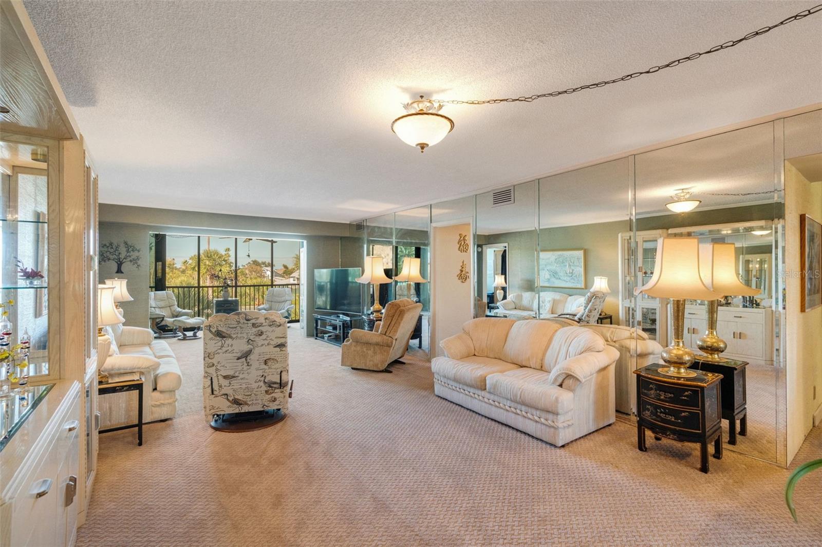 Image 9 of 40 For 5855 Midnight Pass Road 318