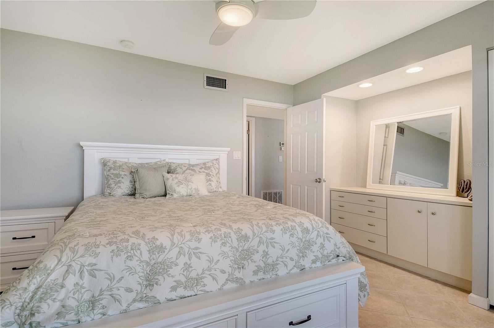 Image 26 of 72 For 4900 Gulf Of Mexico Drive 203