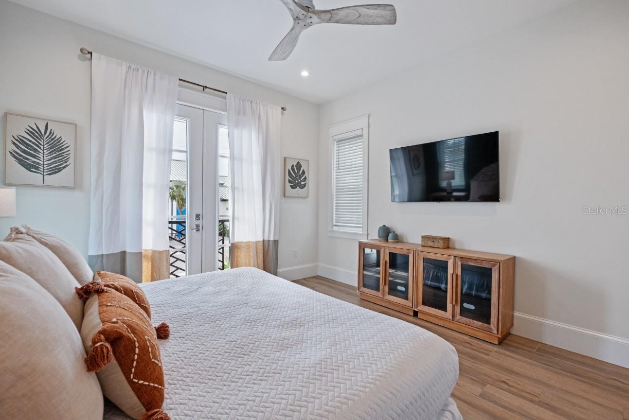 Image 22 of 71 For 408 Magnolia Avenue