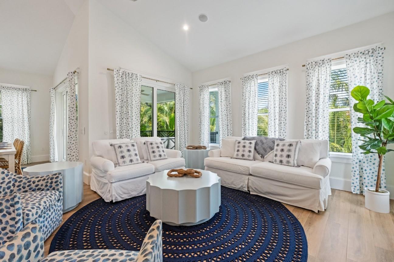 Image 8 of 71 For 408 Magnolia Avenue