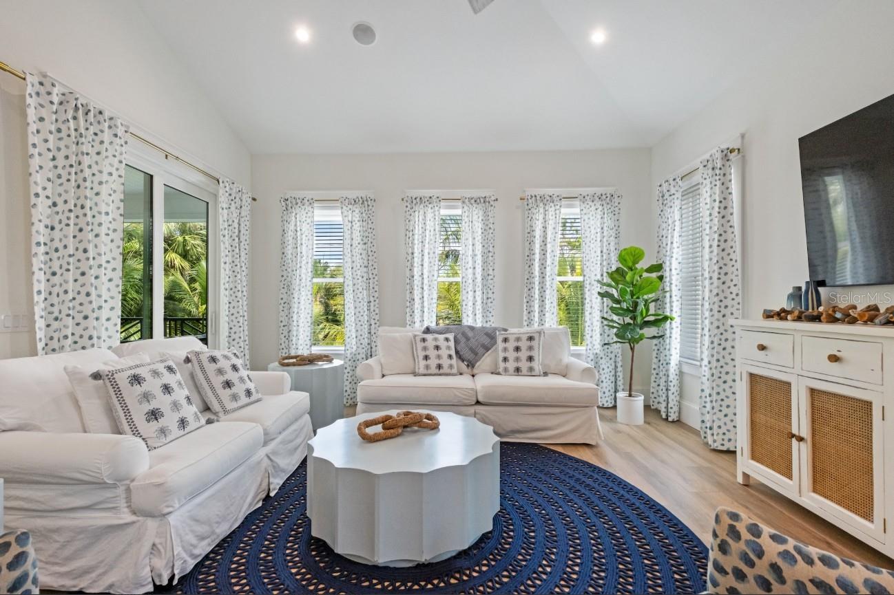 Image 9 of 71 For 408 Magnolia Avenue