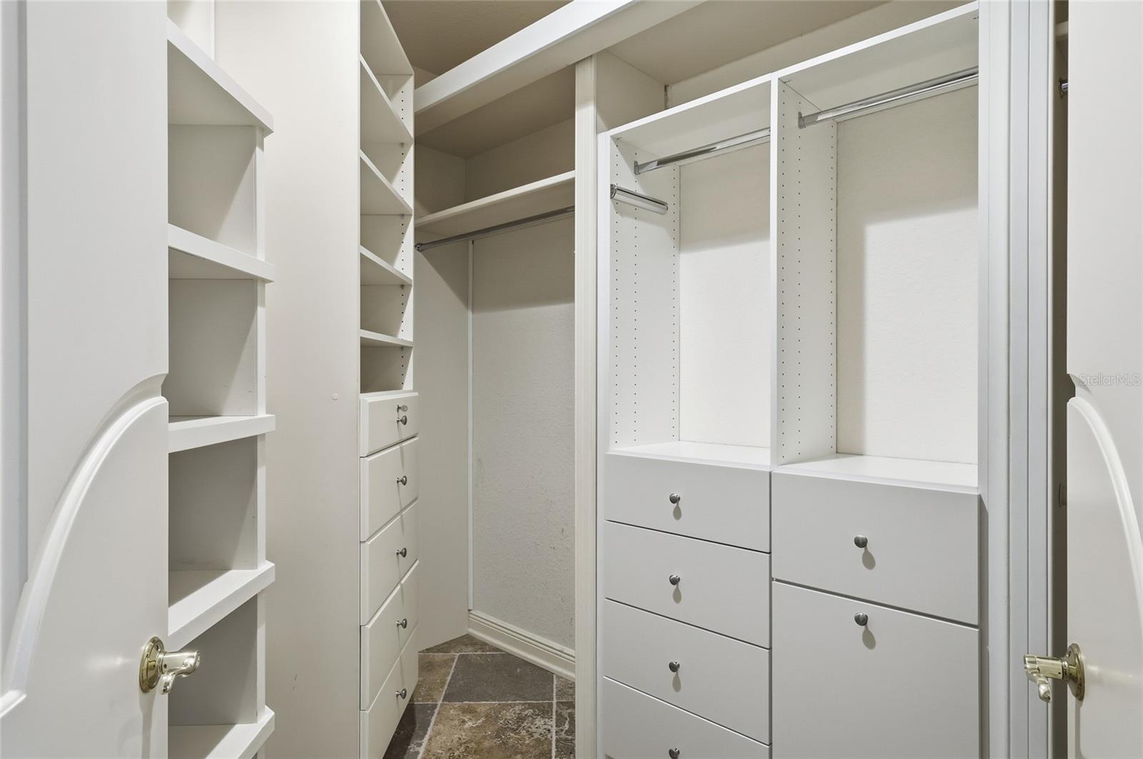 Image 26 of 99 For 4946 Brywill Circle