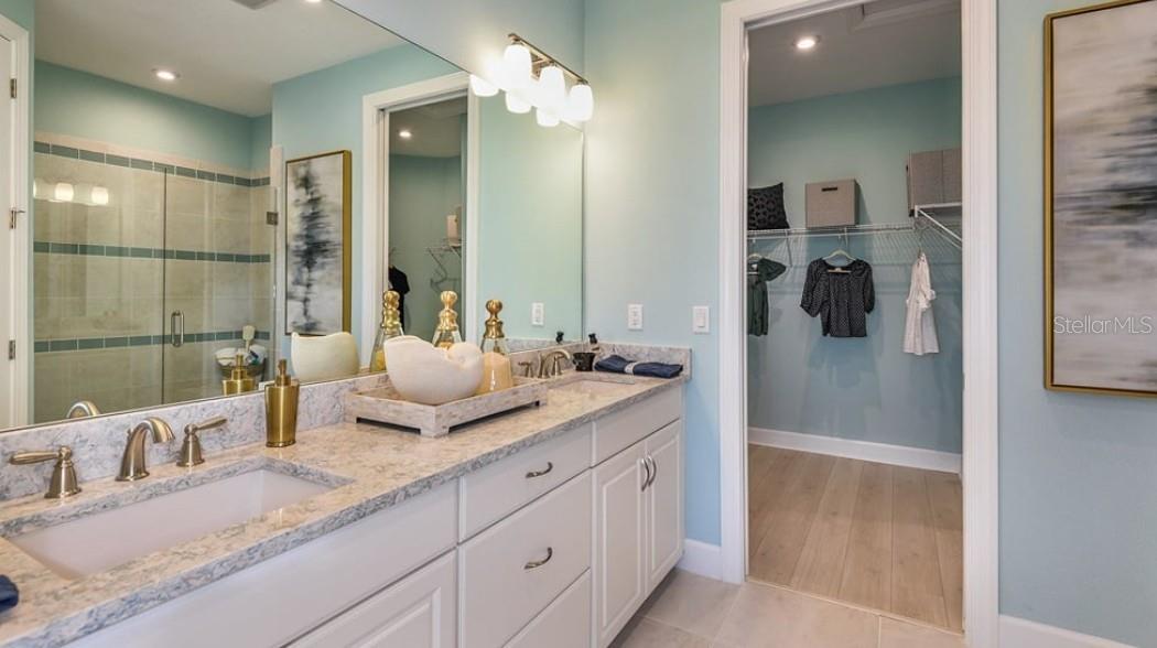 Image 13 of 39 For 16215 Isola Place