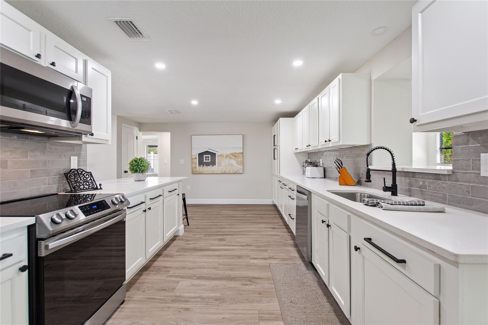 Image 28 of 39 For 2054 Racimo Drive