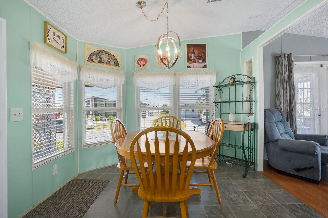 Image 10 of 40 For 709 Riverview Circle