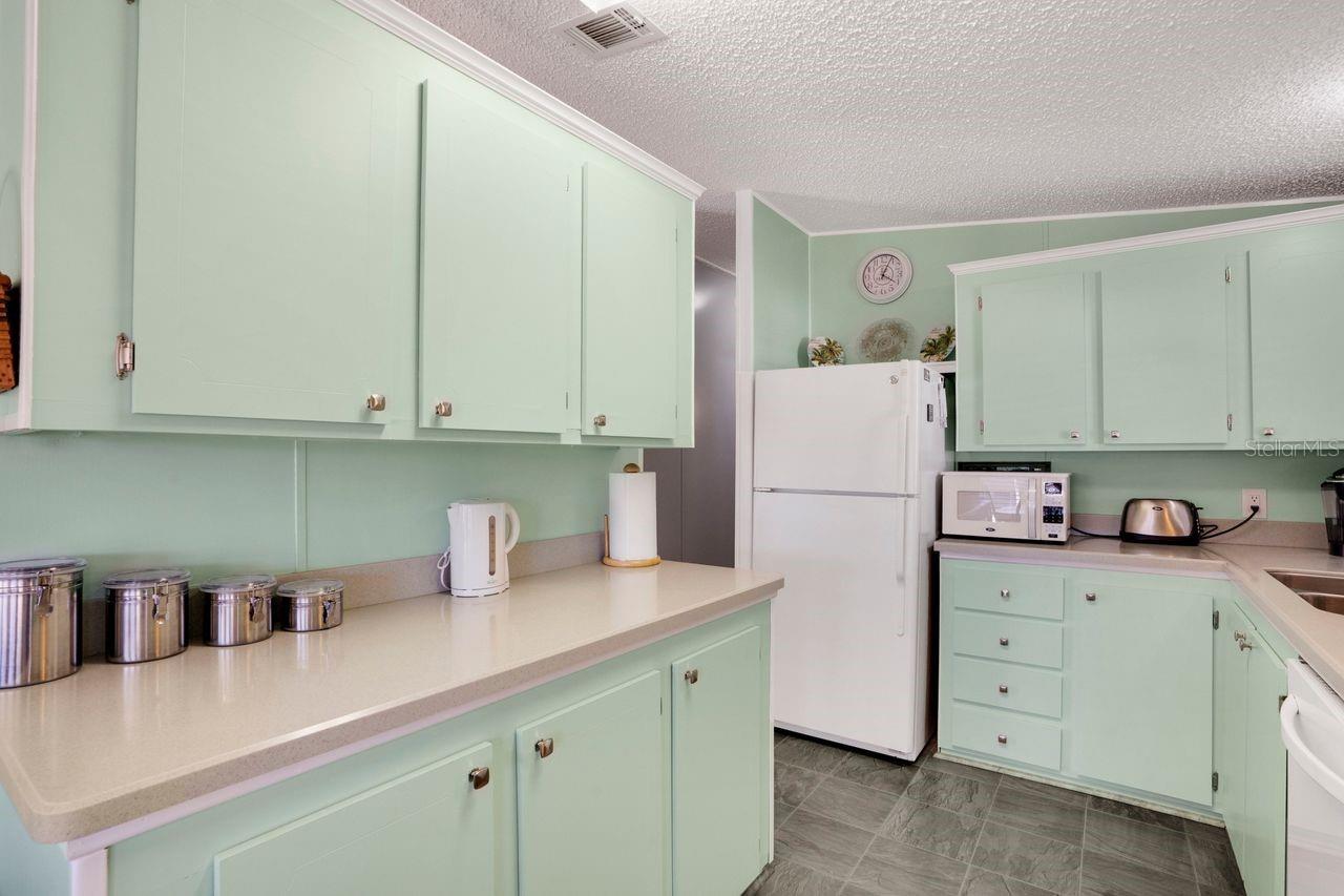 Image 12 of 40 For 709 Riverview Circle