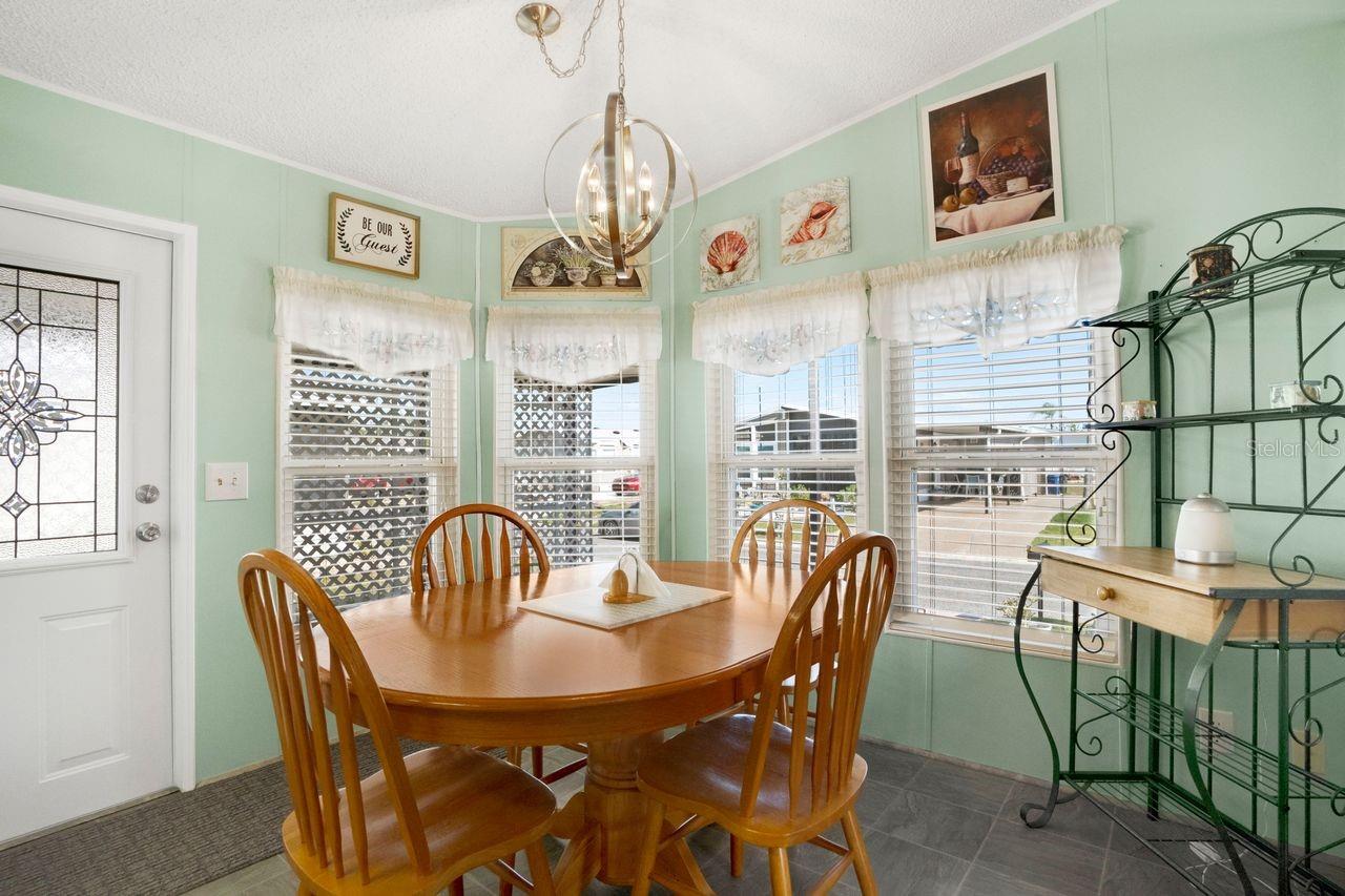 Image 14 of 40 For 709 Riverview Circle