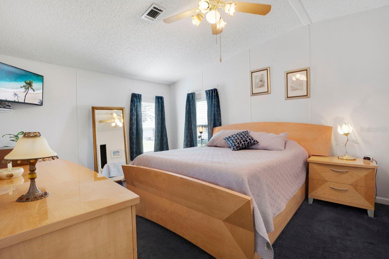 Image 16 of 40 For 709 Riverview Circle