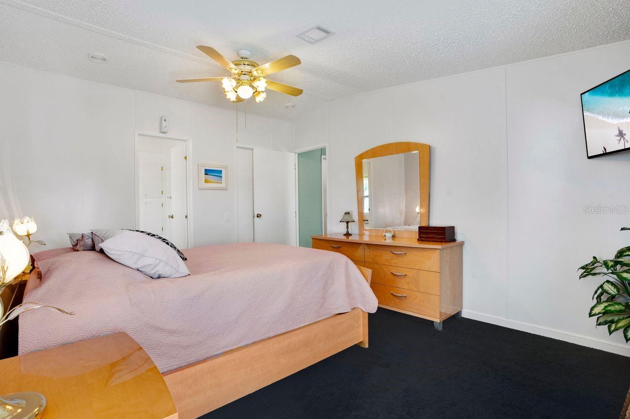 Image 18 of 40 For 709 Riverview Circle