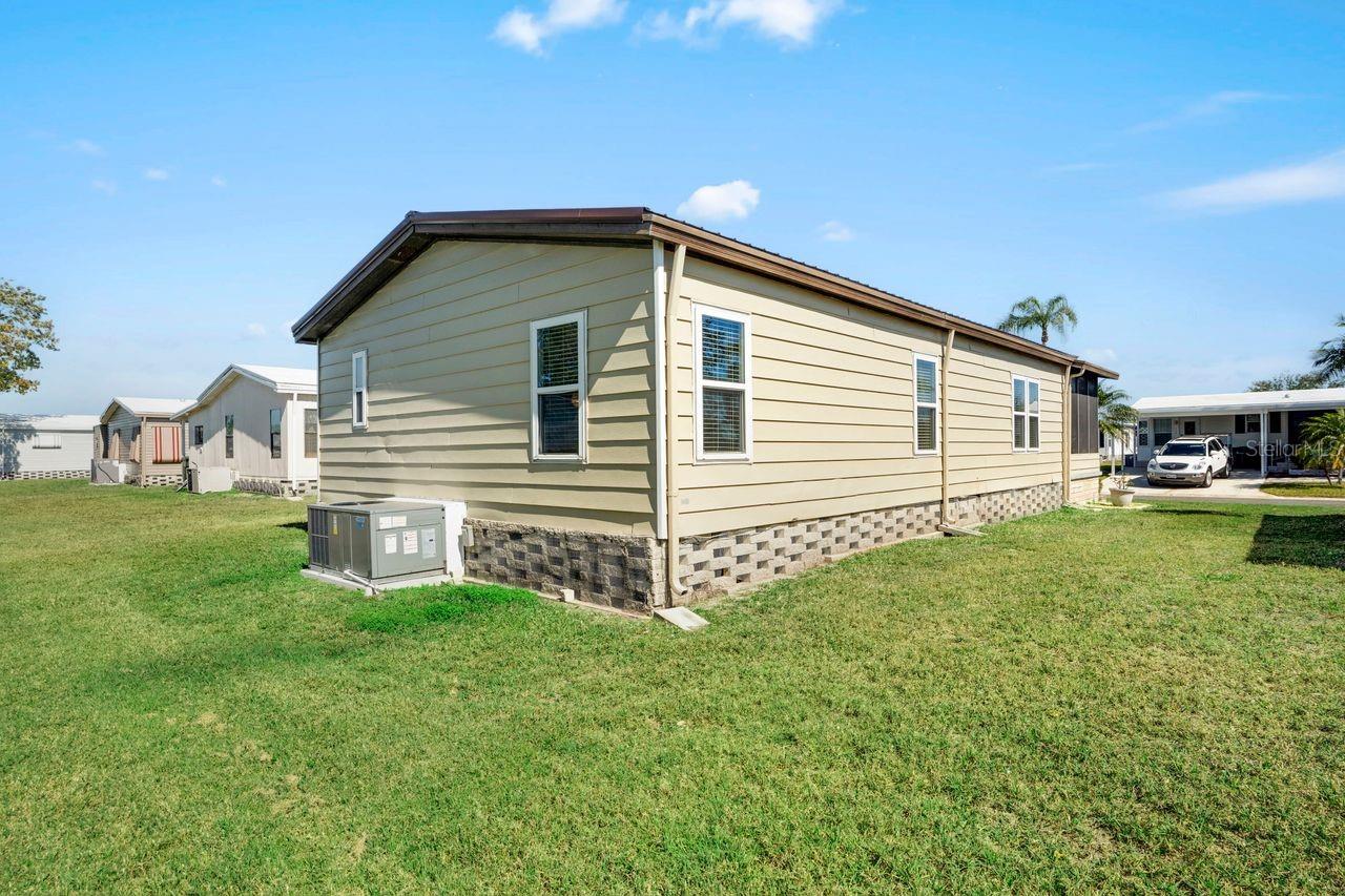 Image 29 of 40 For 709 Riverview Circle