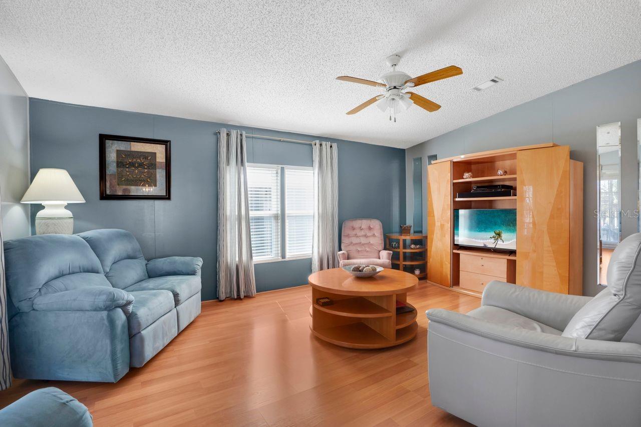 Image 3 of 40 For 709 Riverview Circle