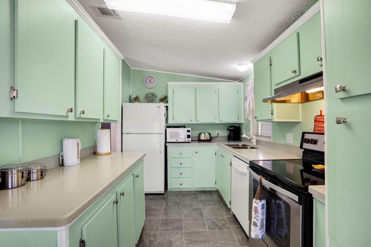 Image 4 of 40 For 709 Riverview Circle