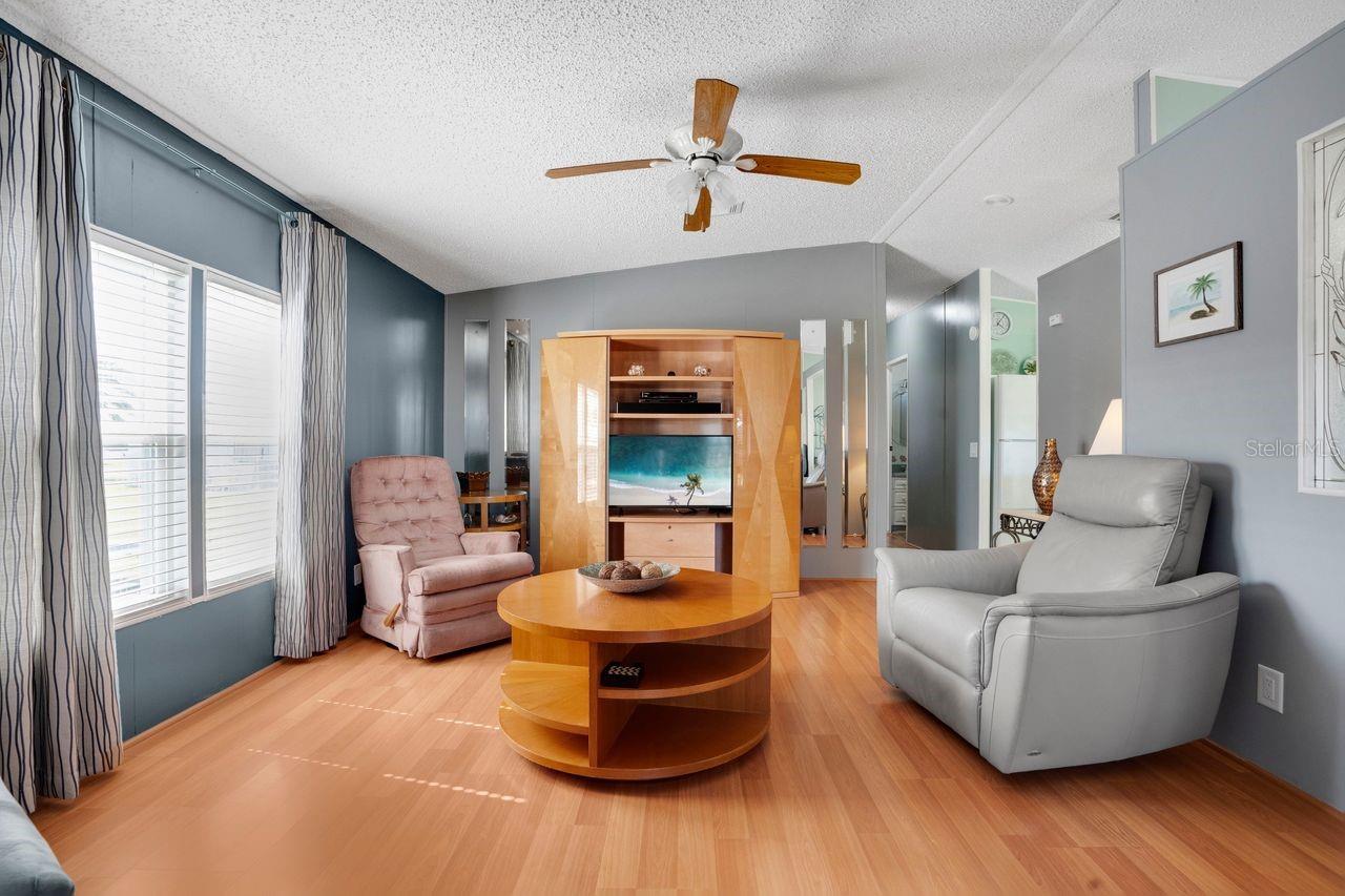 Image 6 of 40 For 709 Riverview Circle