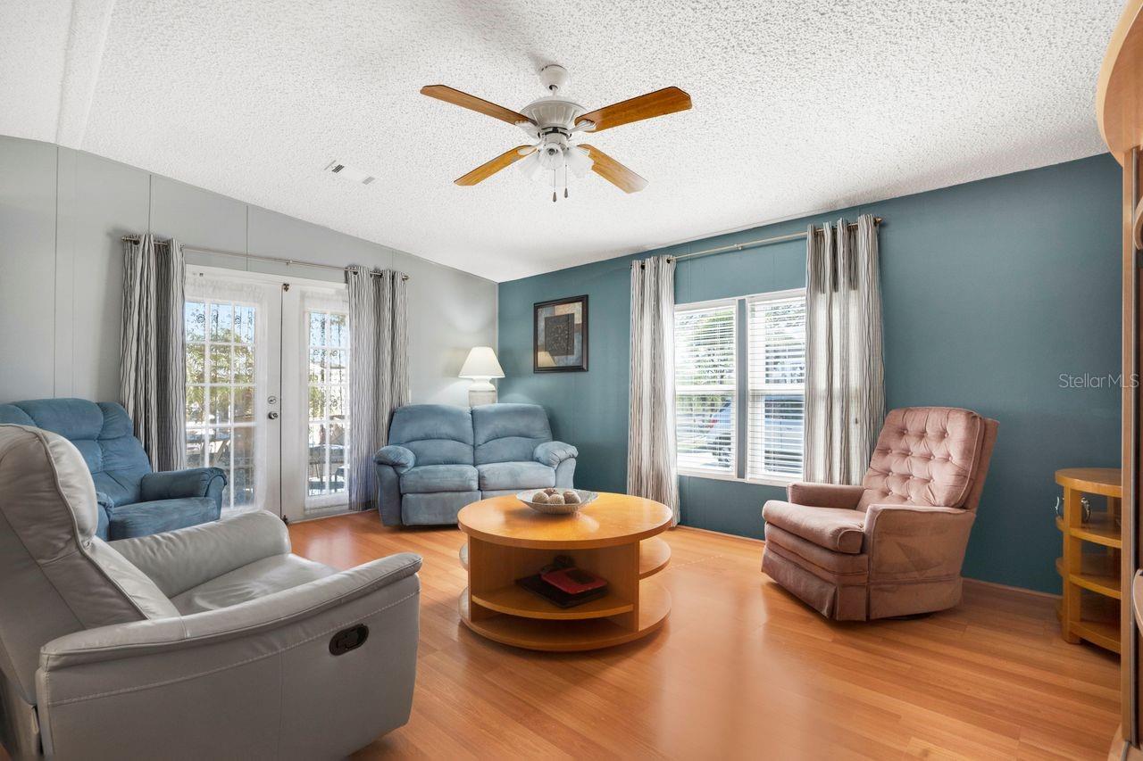 Image 7 of 40 For 709 Riverview Circle