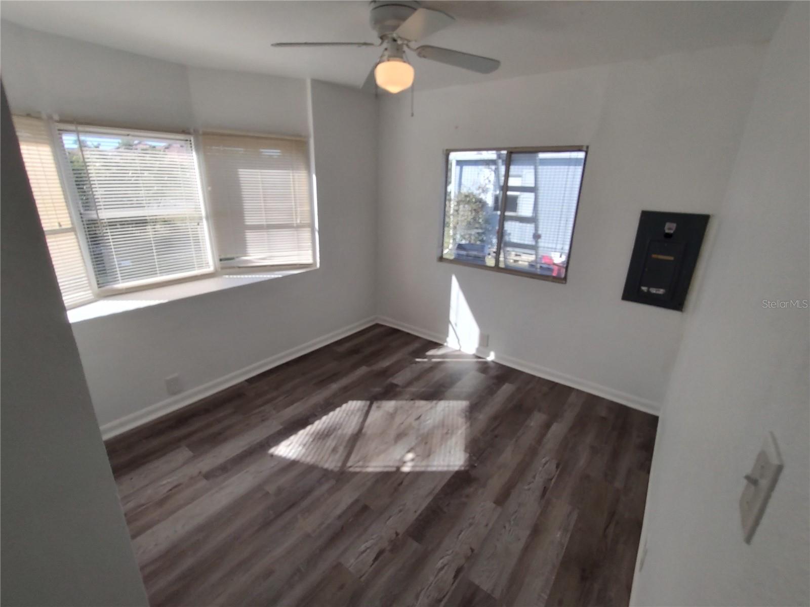 Image 12 of 20 For 900 9th Ave E Hamilton Street 142