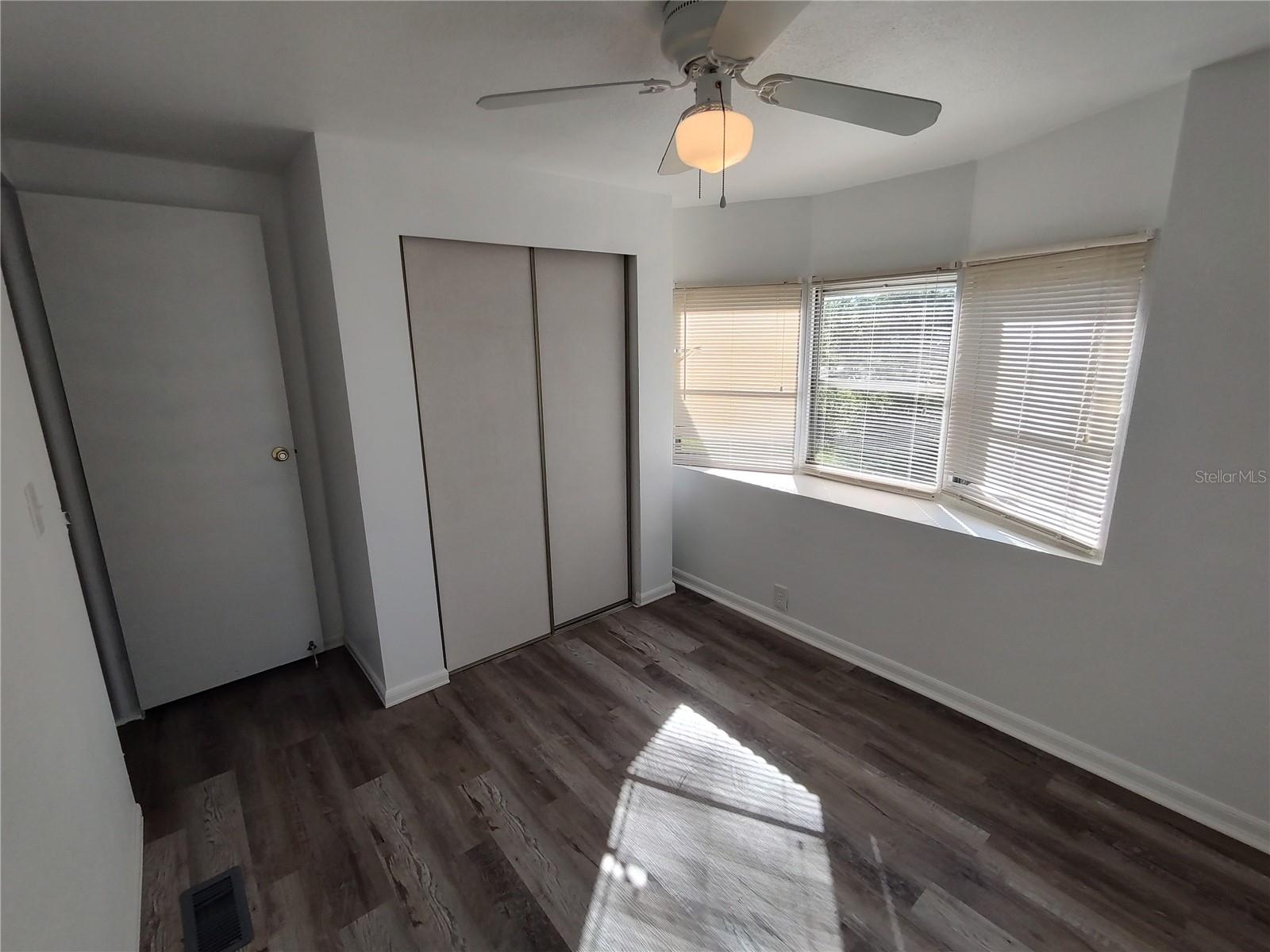 Image 13 of 20 For 900 9th Ave E Hamilton Street 142