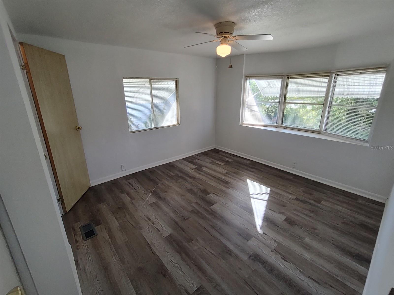 Image 14 of 20 For 900 9th Ave E Hamilton Street 142