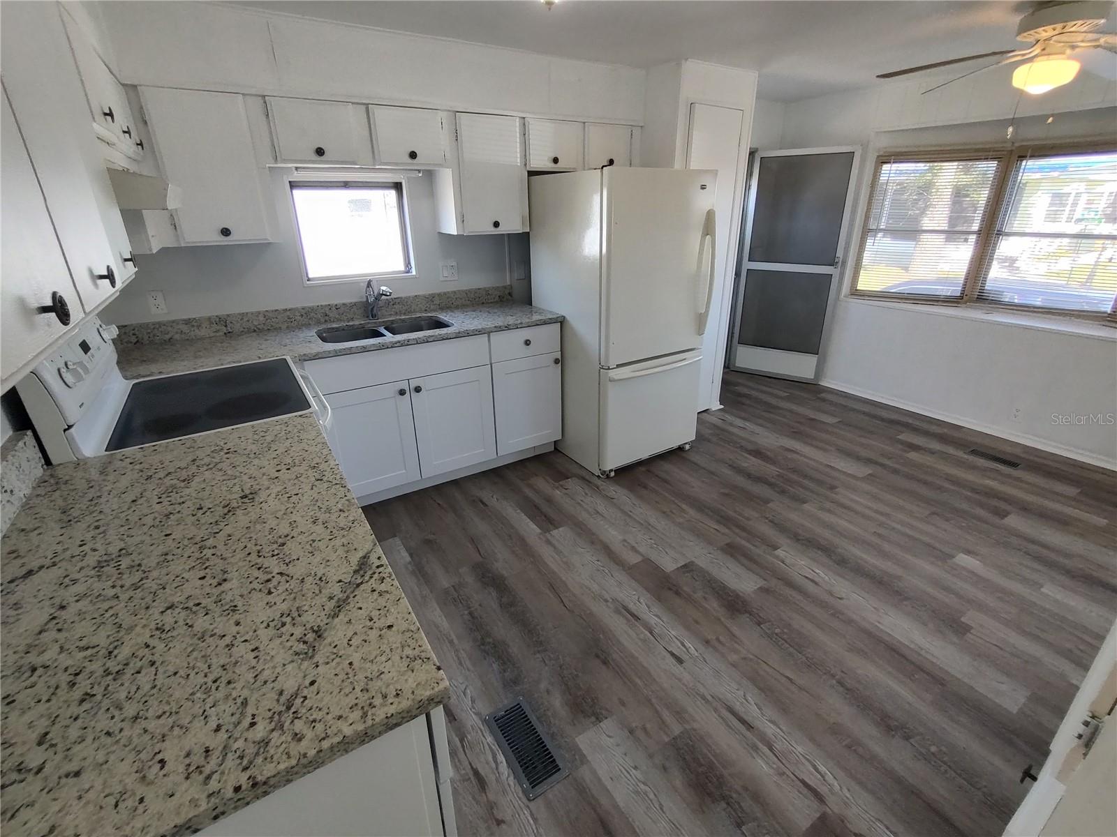 Image 2 of 20 For 900 9th Ave E Hamilton Street 142