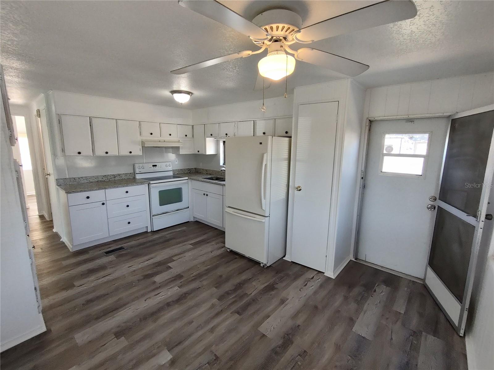 Image 3 of 20 For 900 9th Ave E Hamilton Street 142