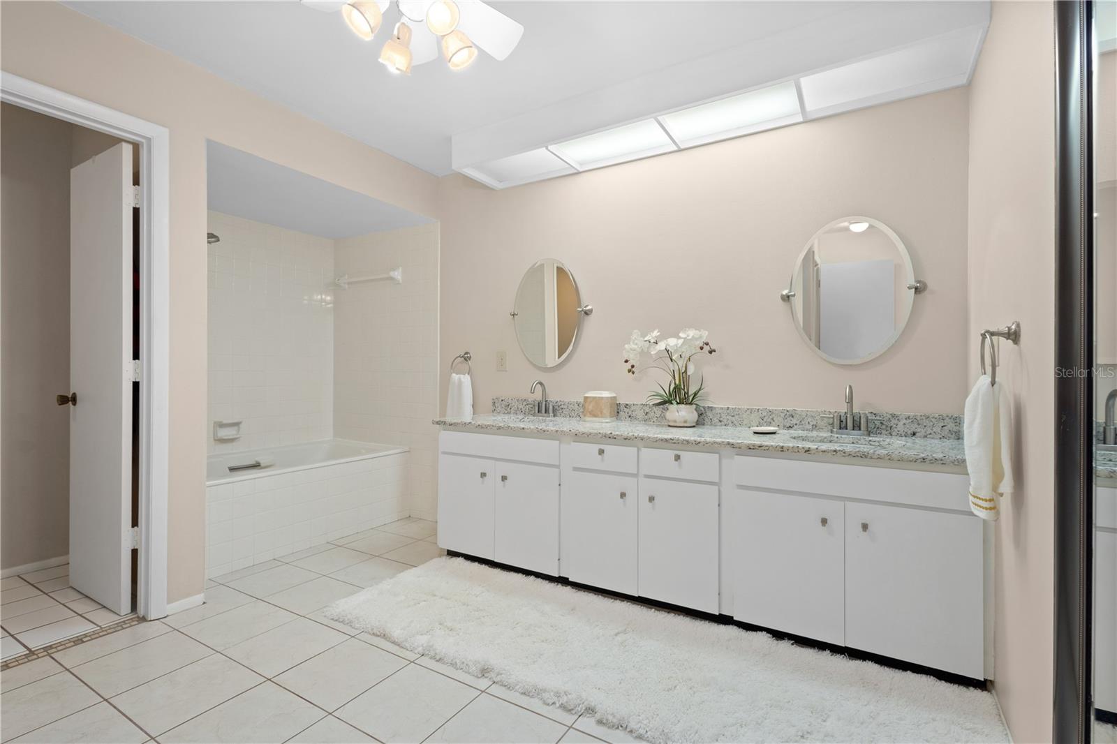 Image 14 of 31 For 4527 La Jolla Drive