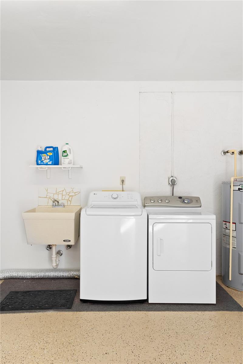 Image 19 of 31 For 4527 La Jolla Drive